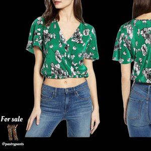 ASTR The Label Green Crepe Crinkle Floral Wrap Top NWOT sz XS